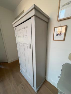 Massief houten (kleding) kast