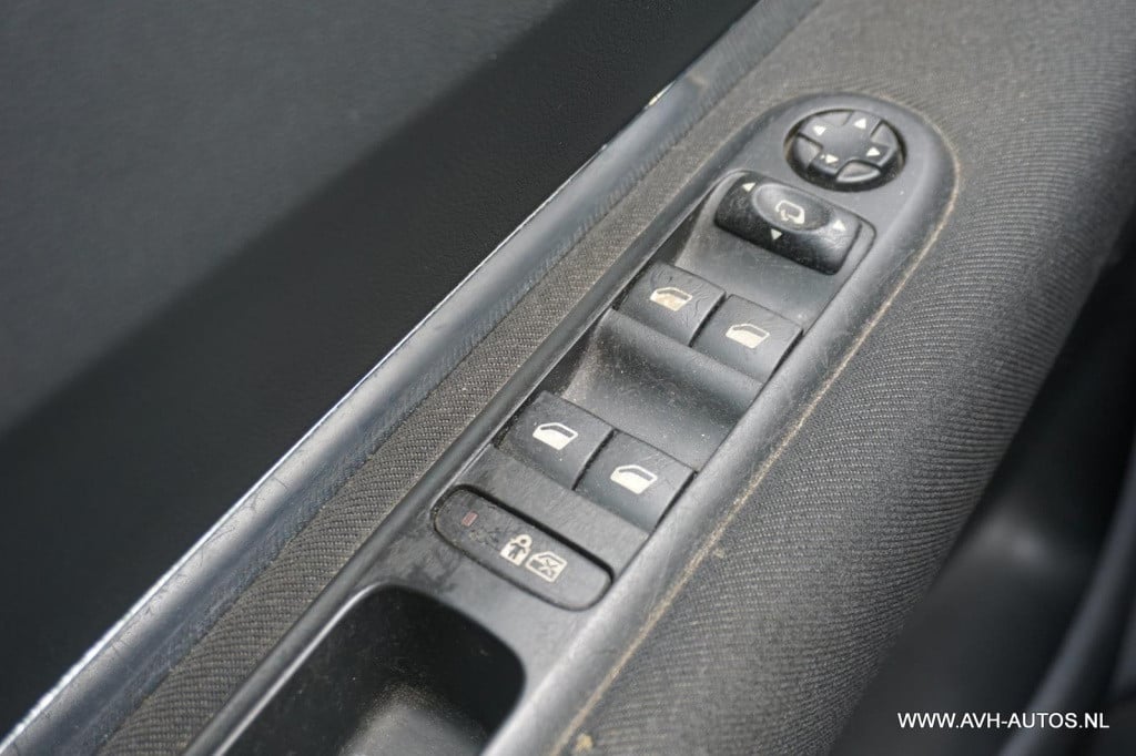 Peugeot 3008 1.6 vti st
