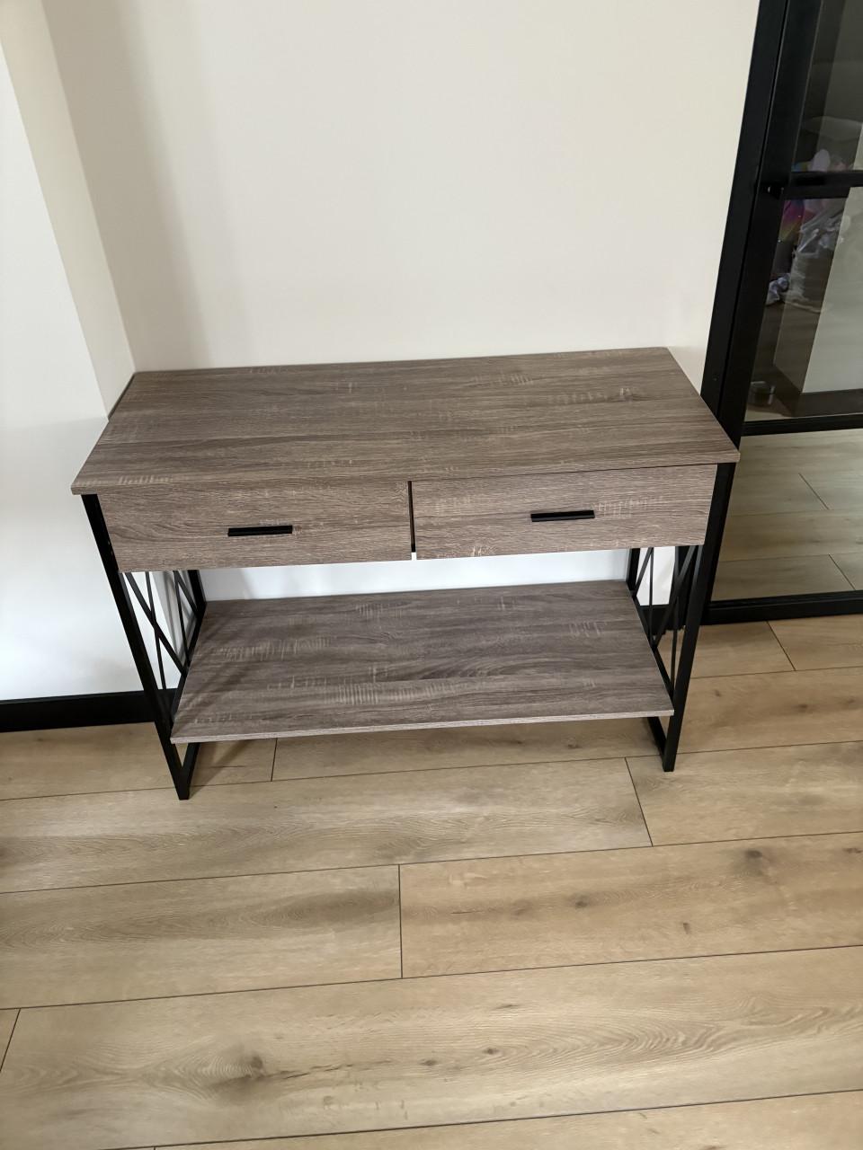 Tv kast industrieel.