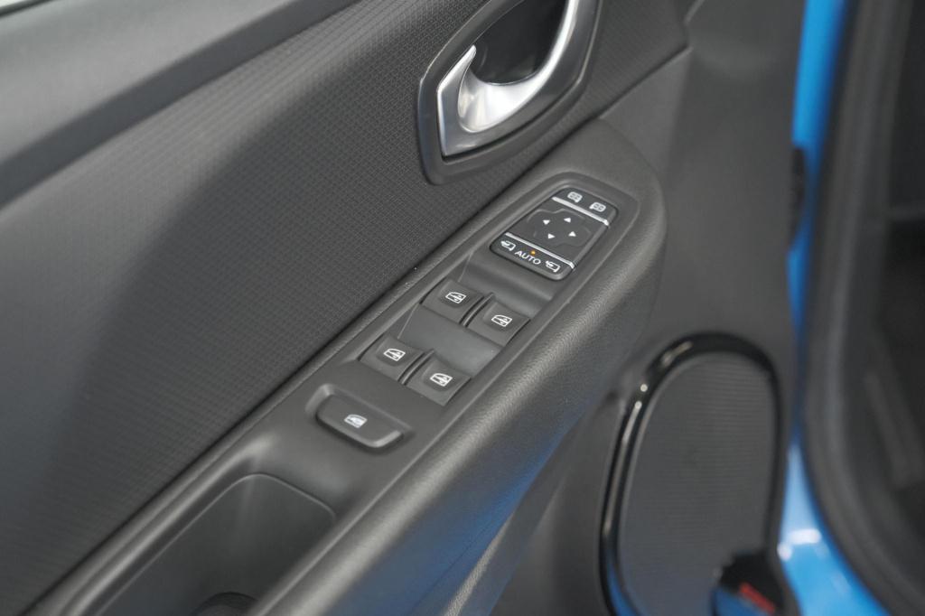 Renault Clio estate tce 90 intens | navigatie | parkeersensoren | half lede