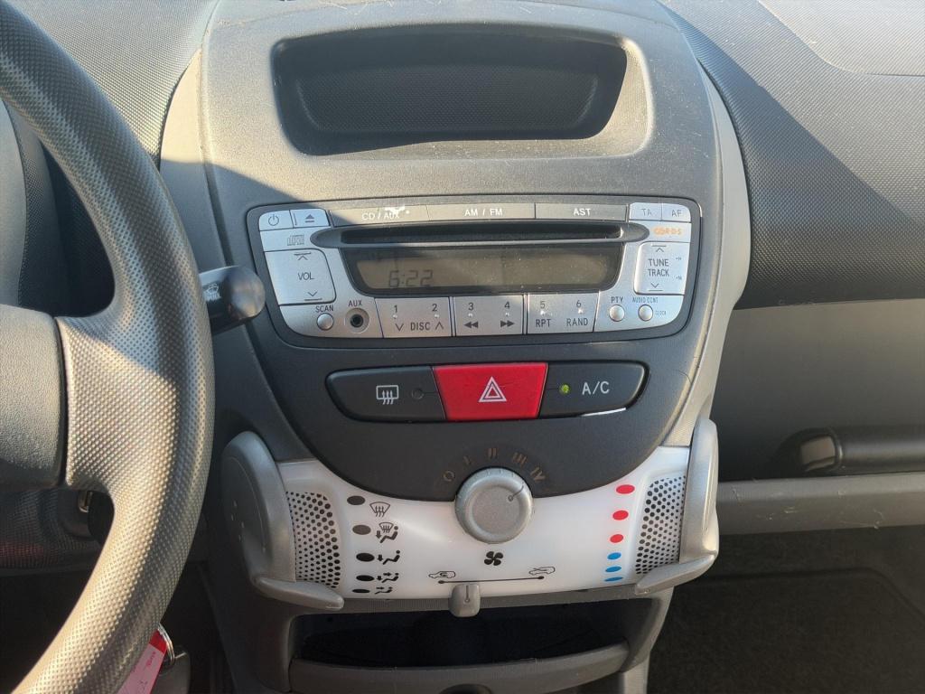 Toyota Aygo 1.0-12v xcite white airco 5 deurs leder