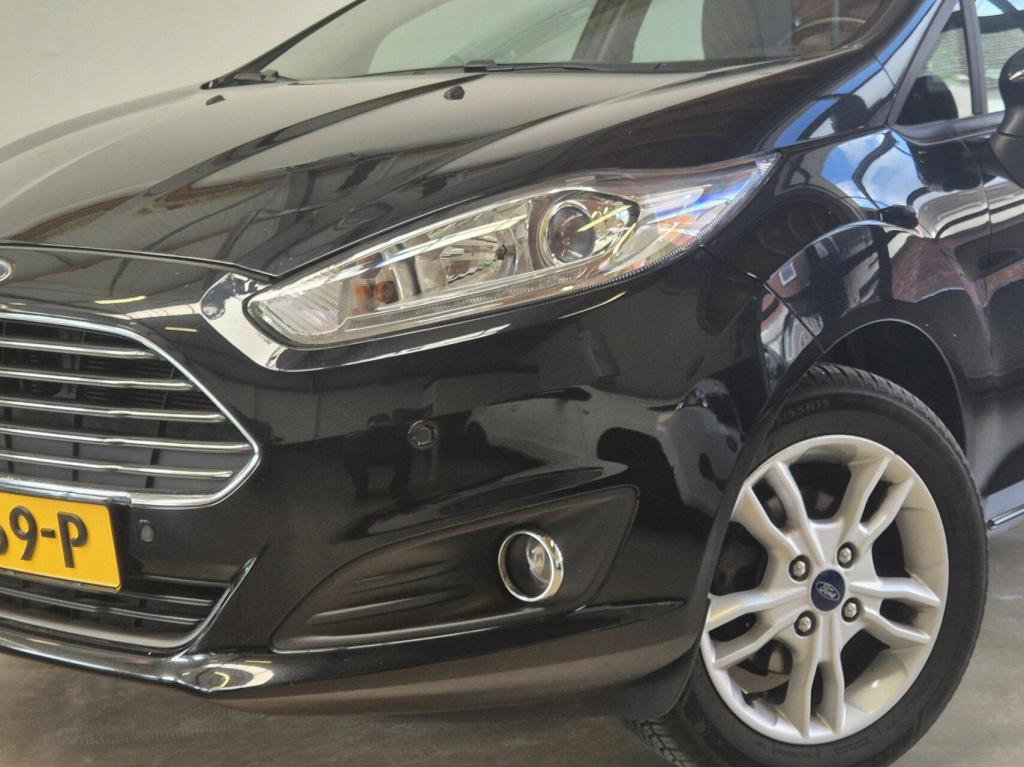 Ford Fiesta 1.25 / nieuwe db riem / parkeersensoren / stoelverwarming