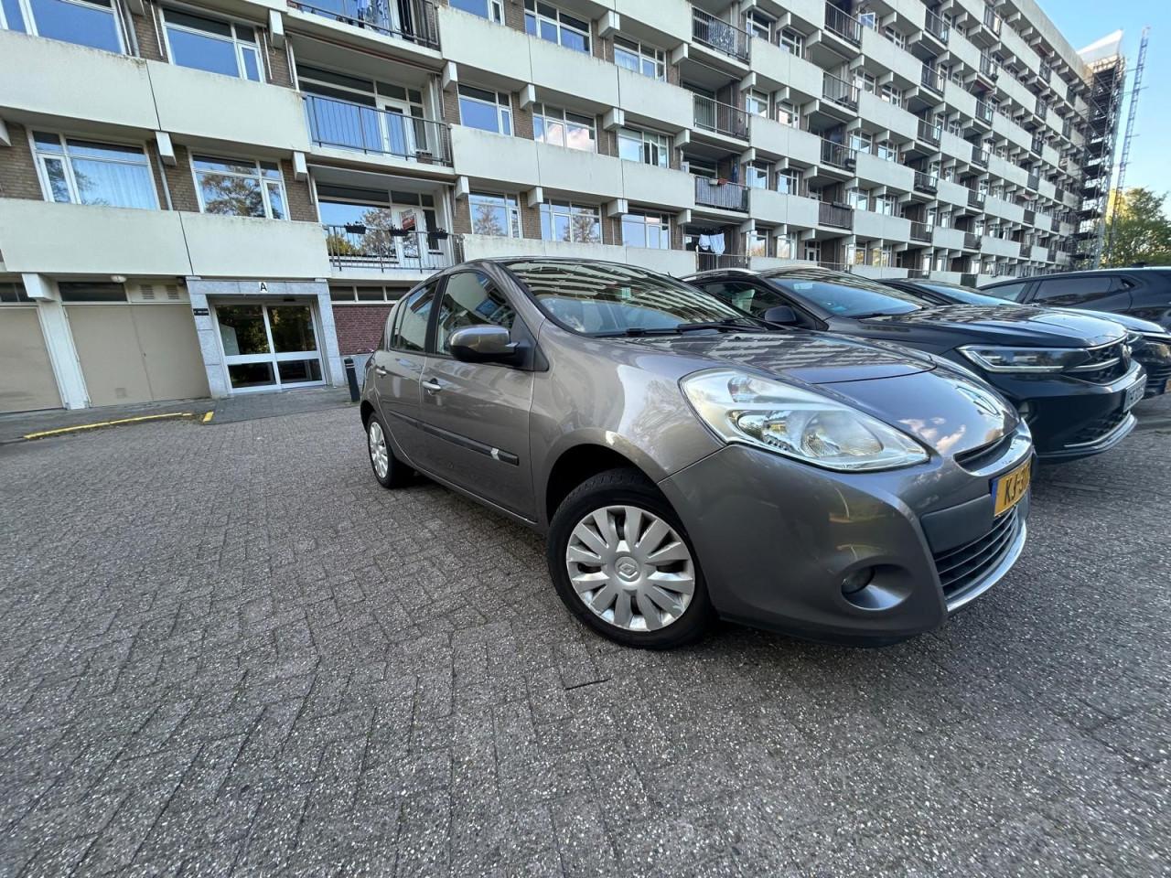 Te koop aangeboden: goed rijdende en betrouwbare Renault Clio uit 2011.