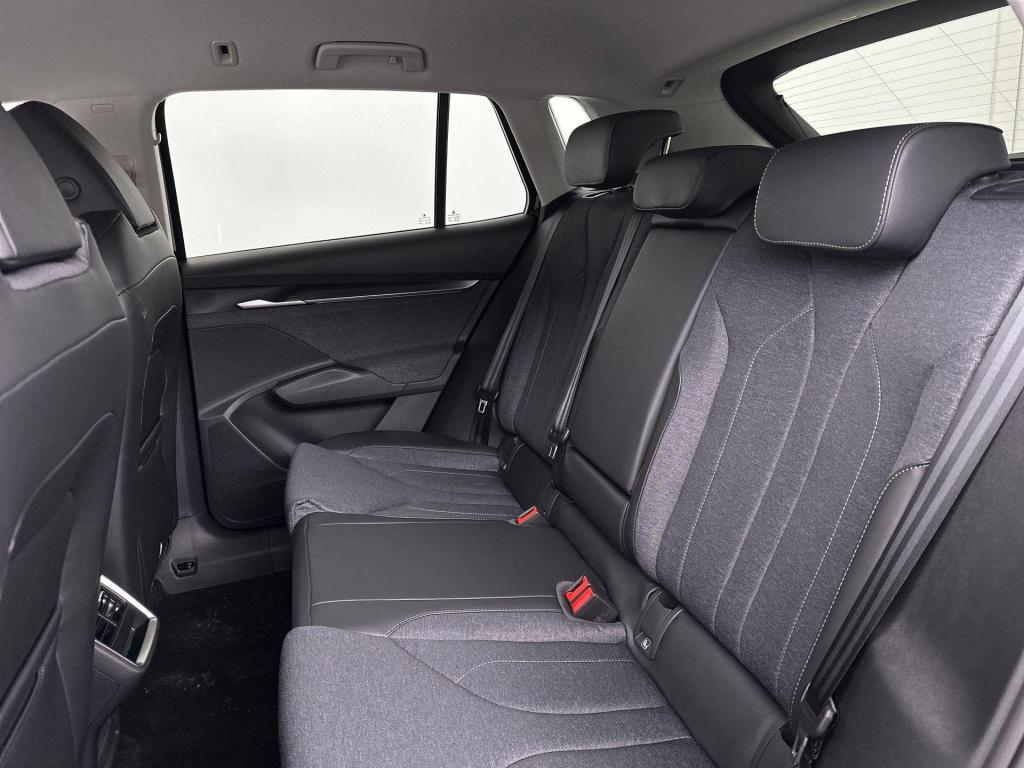 Skoda Elroq business edition tour elektromotor 150 kw / 204 pk