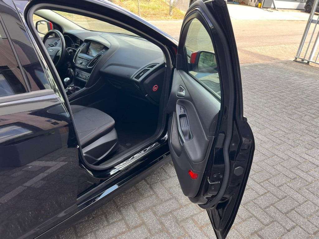 Ford Focus 1.5 black edition