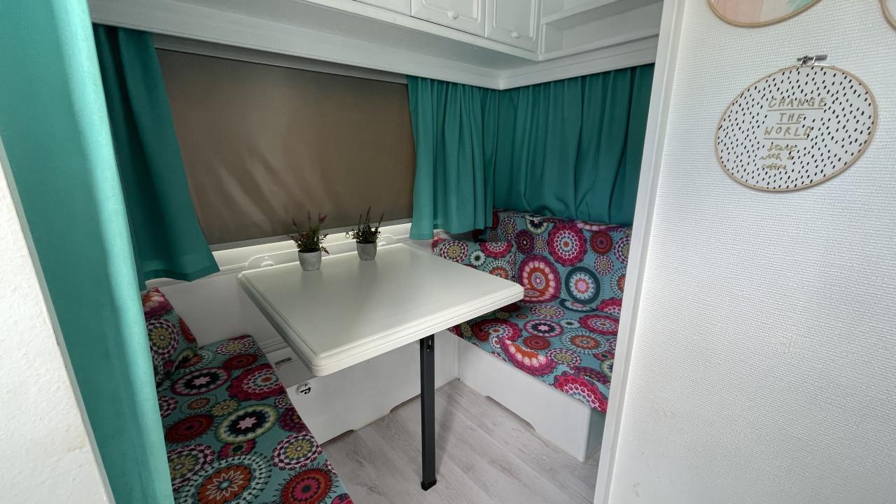 Caravan hobby met ruime voortent en zijtent
