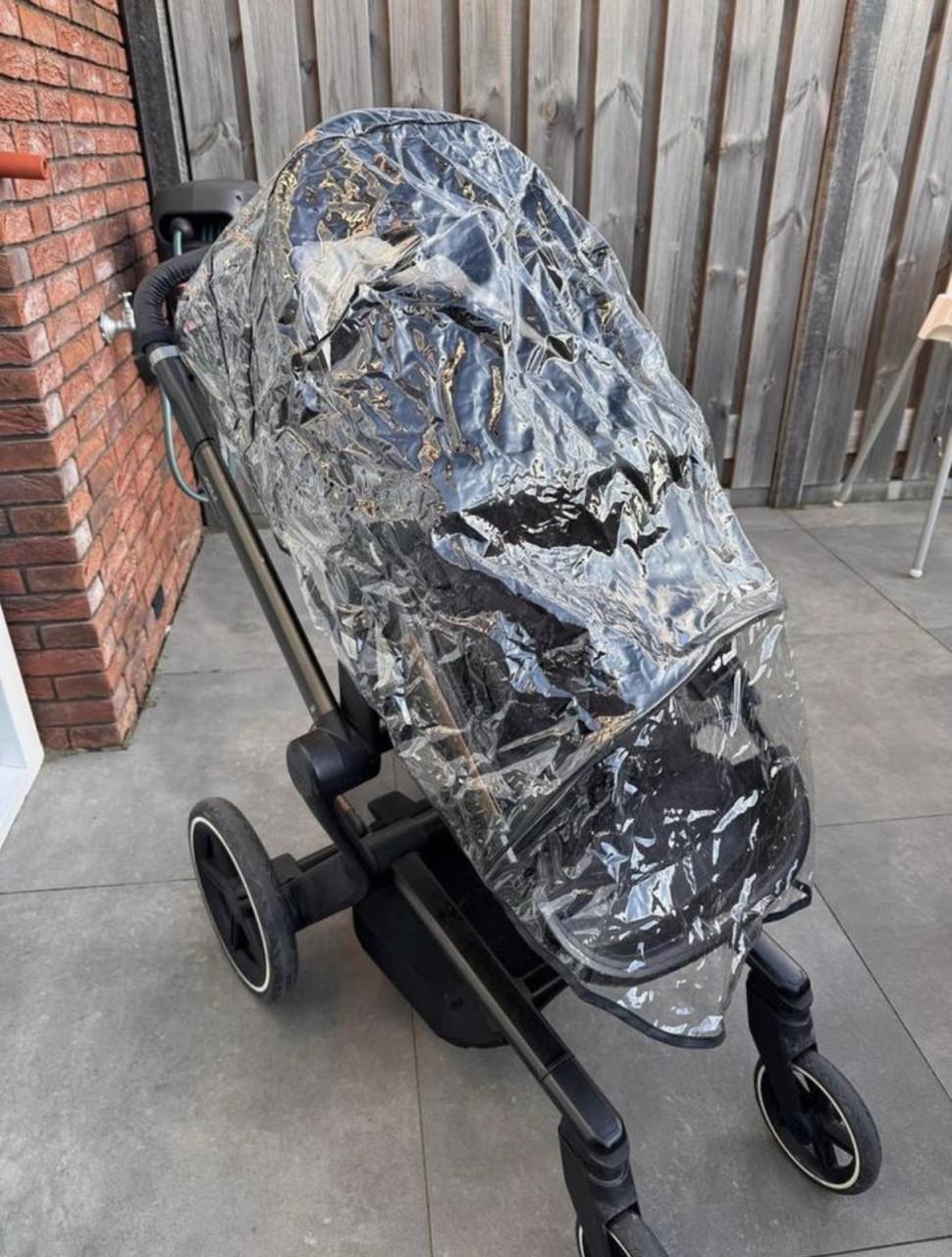 Joolz Day+ Kinderwagen set in kleur Brilliant Black.