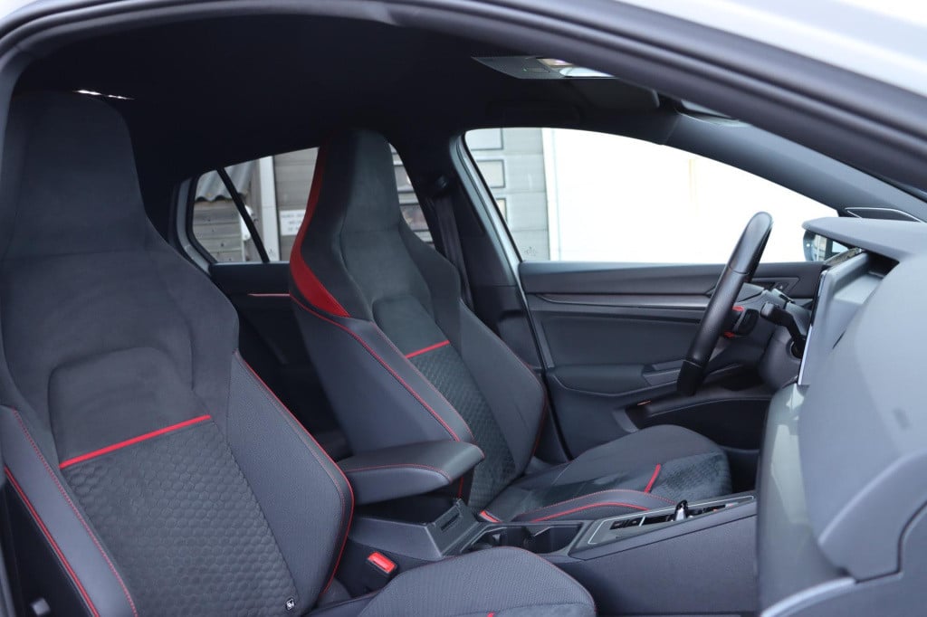Volkswagen Golf gti 2.0 tsi clubsport 300pk dsg7