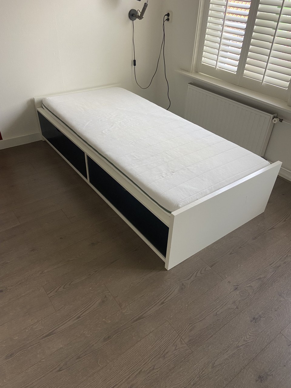 1-pers. bed met grote lades en zit-stand