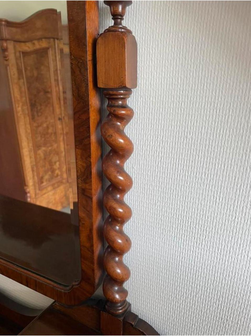Prachtige kaptafel