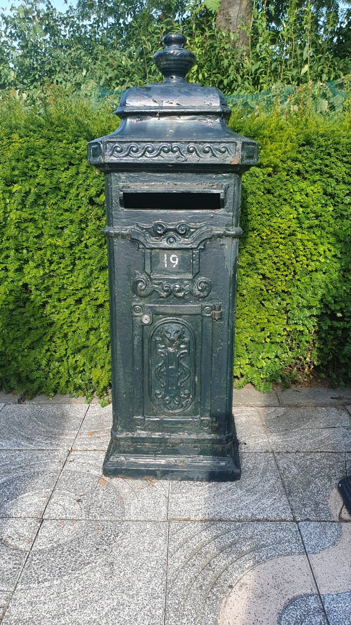 Gietijzeren brievenbus
