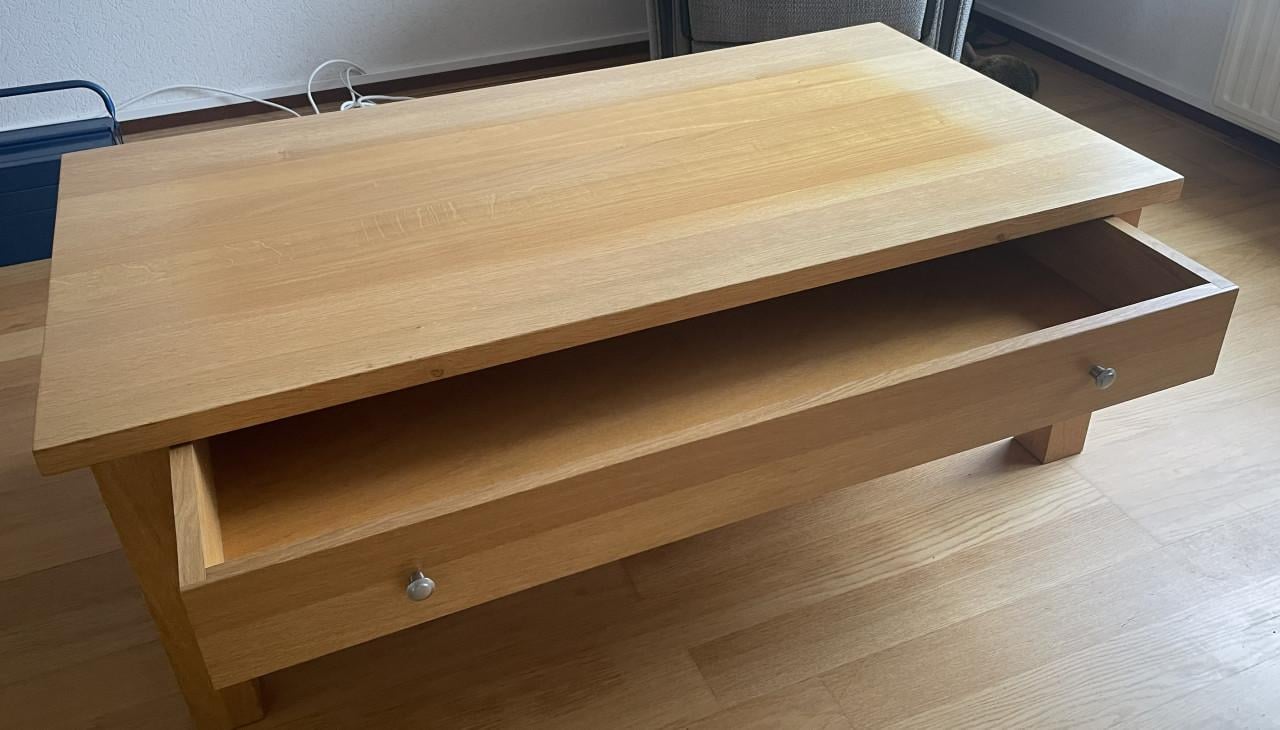 Licht eiken salontafel met lade