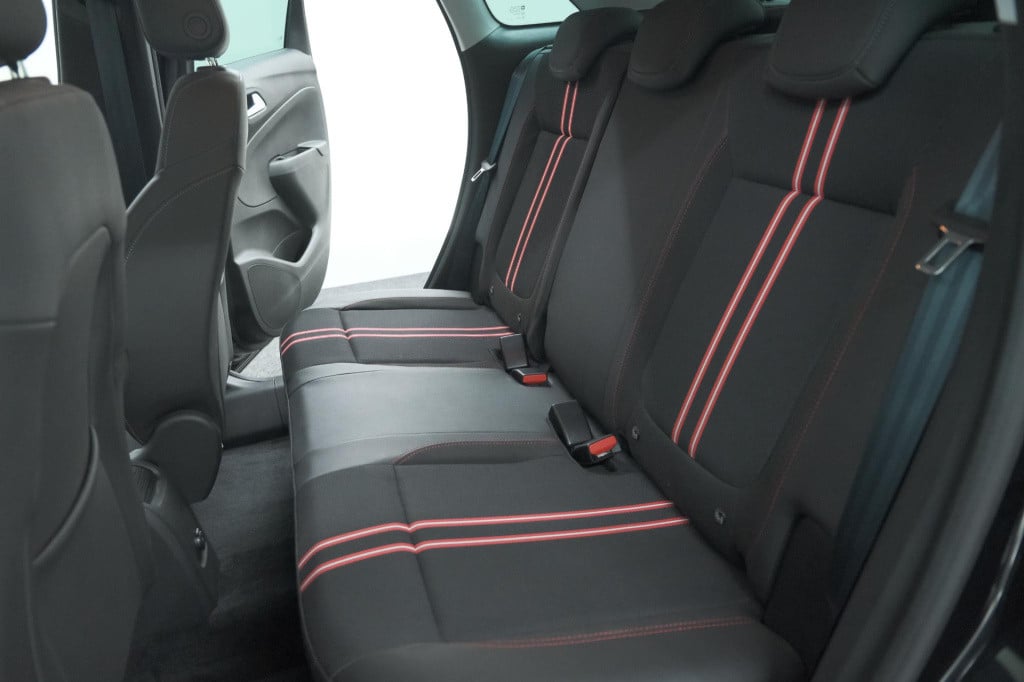 Opel Crossland X 1.2 turbo 130 pk level 4 | navigatie | dodehoek detectie |