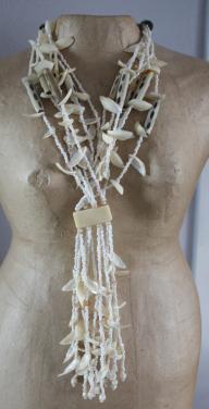 Ketting beige schelpen