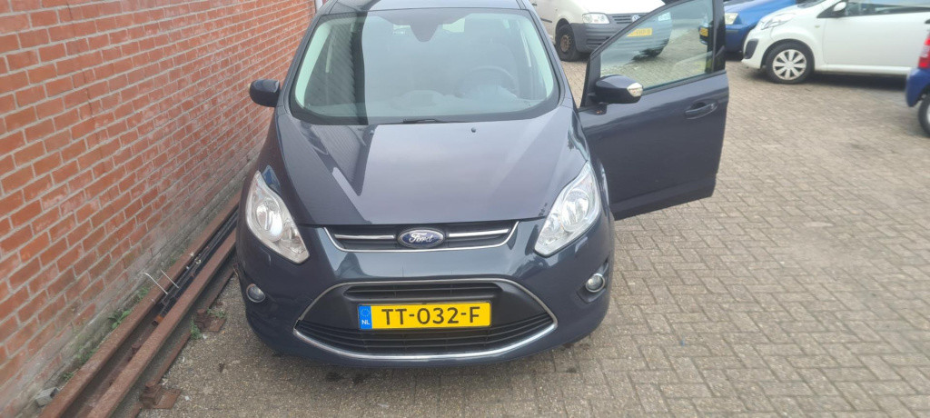 Ford C-max 1.6 tdci trend . dakdrager en set winterbanden bijgeleverd , gee