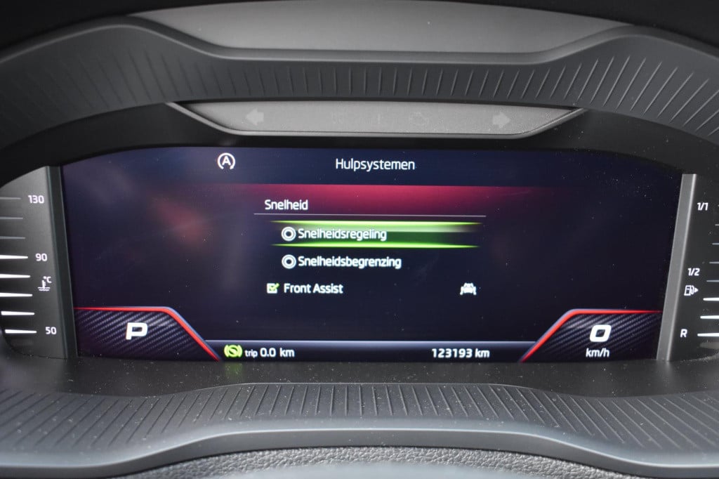 Skoda Karoq 1.5 tsi act sportline | trekhaak | camera | nap | virtual cockp