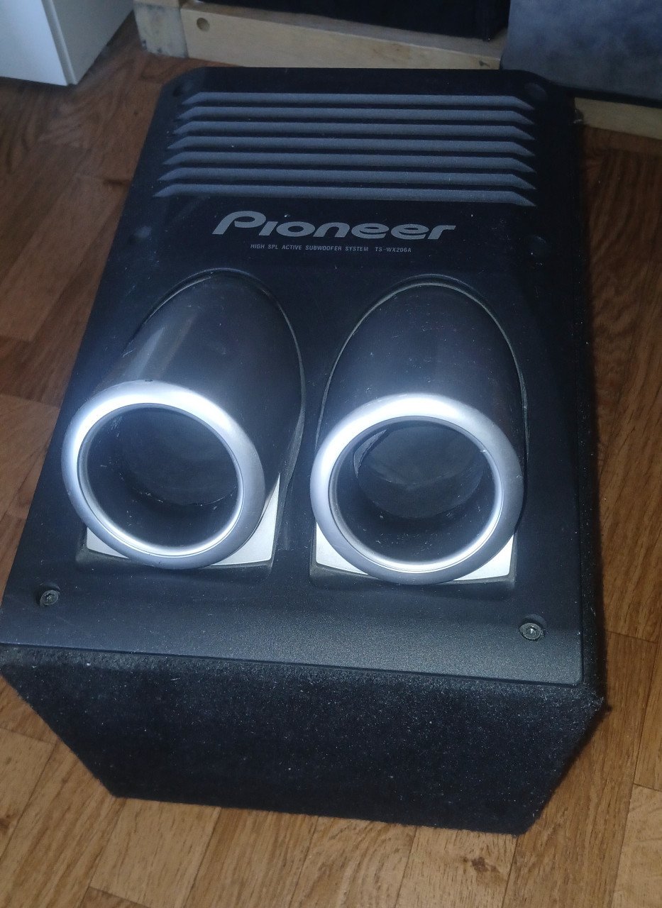Mooi Pioneer subwoofer