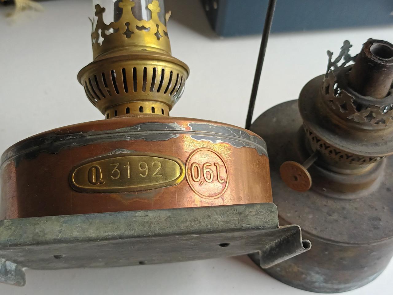 2 oliebranders voor scheepslamp