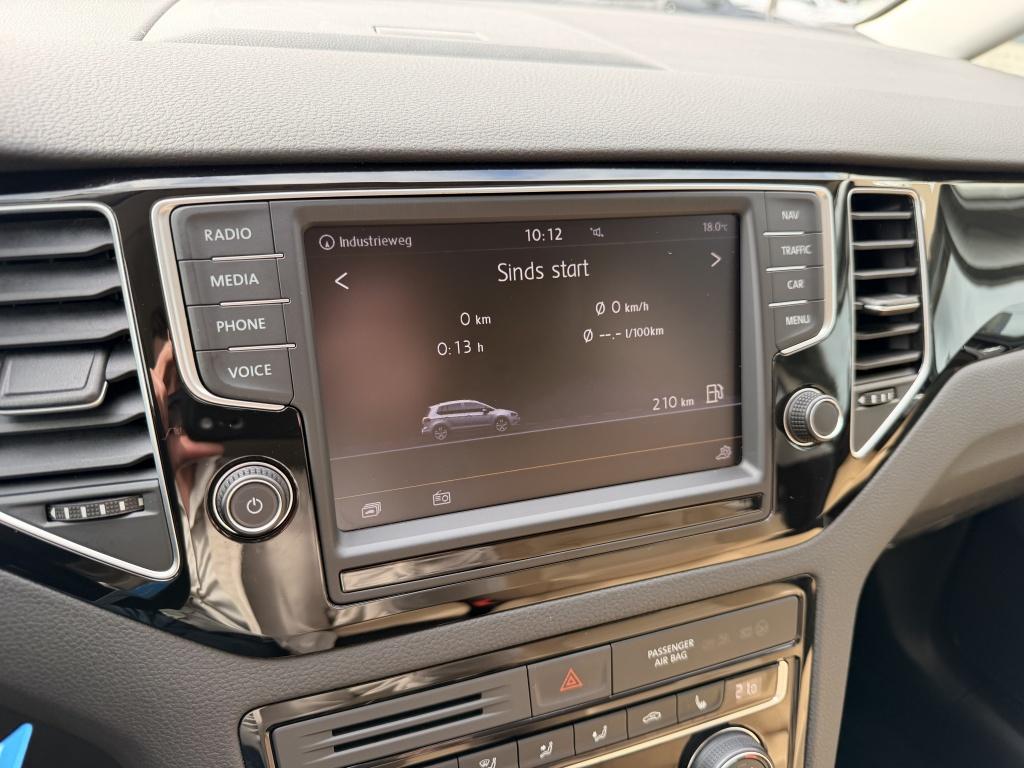 Volkswagen Golf Sportsvan 1.2 tsi highline dsg automaat | leder | trekhaak!