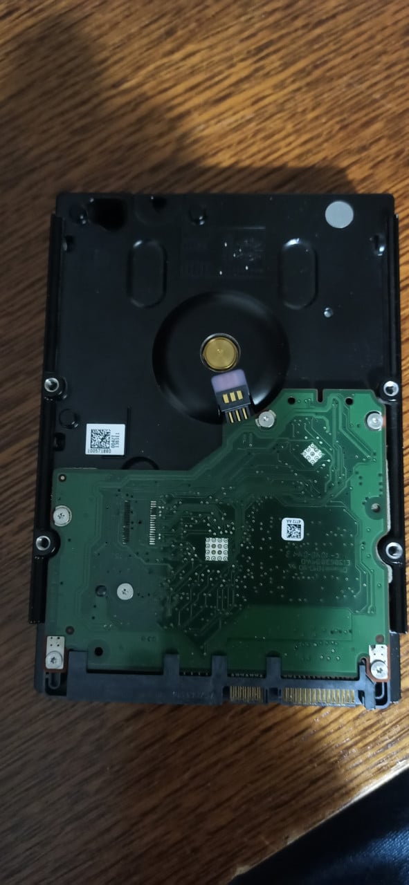 Harddisks: 1x Seagate Barracuda 1 Tb en 1x Samsung 640 Gb