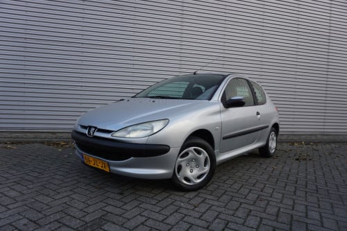 Peugeot 206 1.4 xt automaat - elektr. ramen / nieuwe apk!
