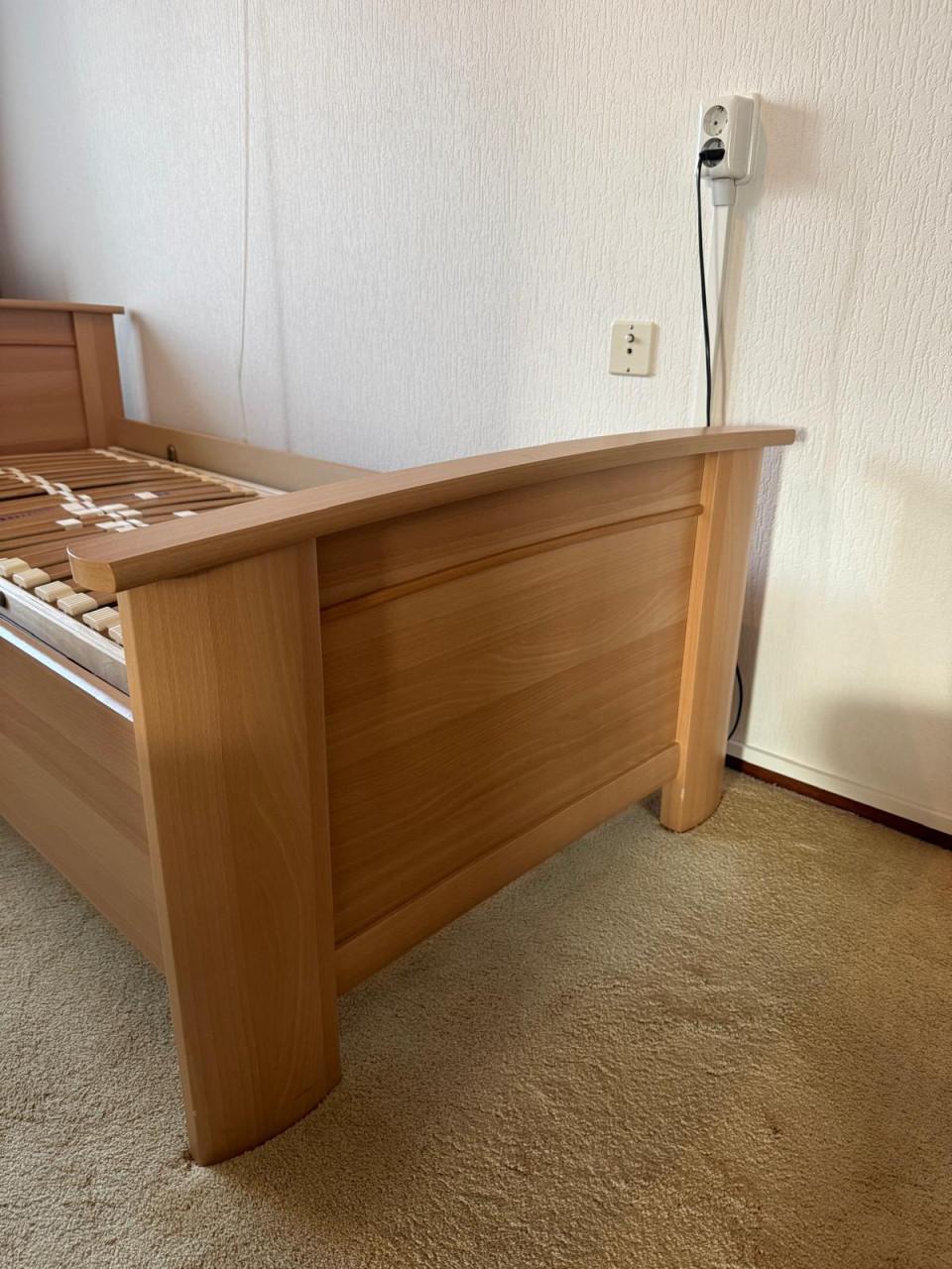 Senioren  ledikant electrice  hout