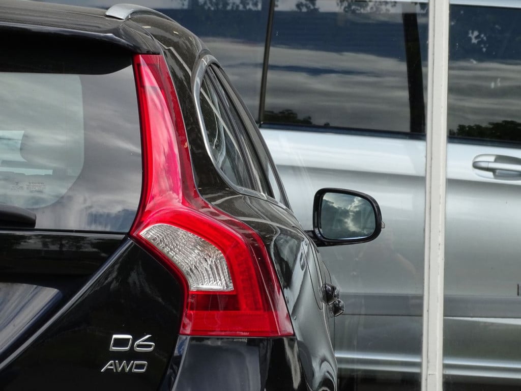 Volvo V60 2.4 d6 awd plug-in hybrid summum | xenon | leder | memory | pdc