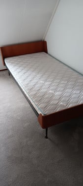 1-pers.LEDIKANT plus NIEUW MATRAS (koopje)