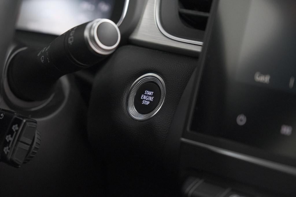Renault Captur mild hybrid 140 intens | trekhaak | camera | apple carplay |