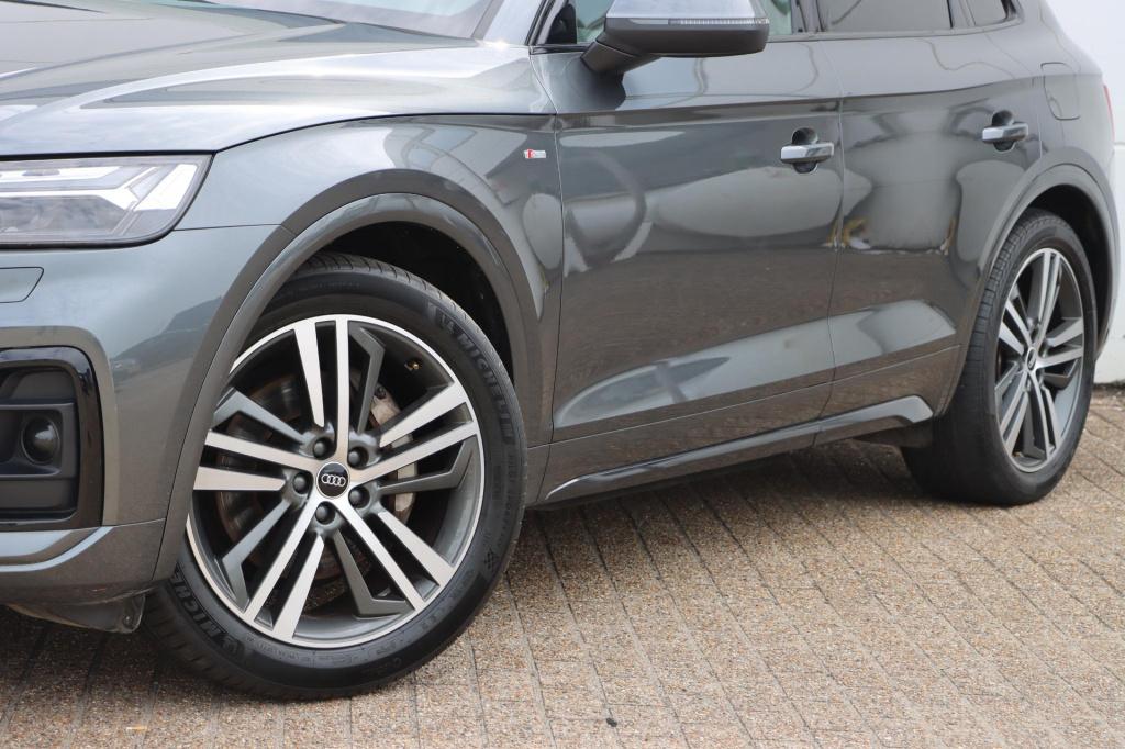 Audi Q5 50 tfsi e quattro s edition competition 300pk s-tronic | pano | luc