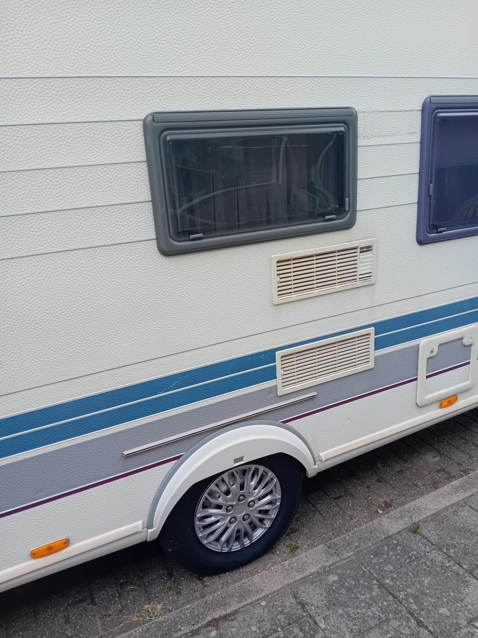 Caravan hobby 440