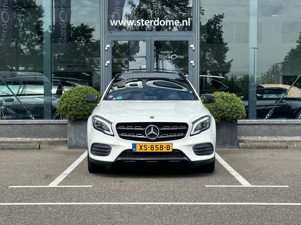Mercedes-Benz Gla-klasse 250 premium plus l amg-line l panoramadak l led l 