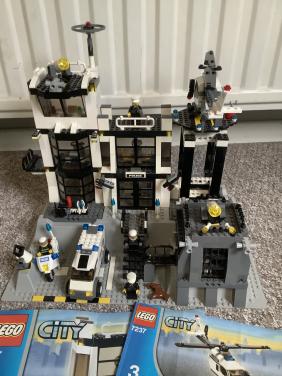 Complete Lego City politiebureau set 7237. In zeer goede staat.