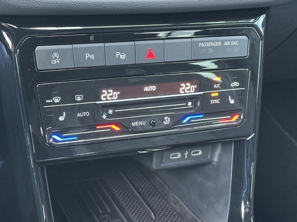 Volkswagen T-cross 1.5 tsi 150pk dsg r-line | black style | trekhaak | iq l