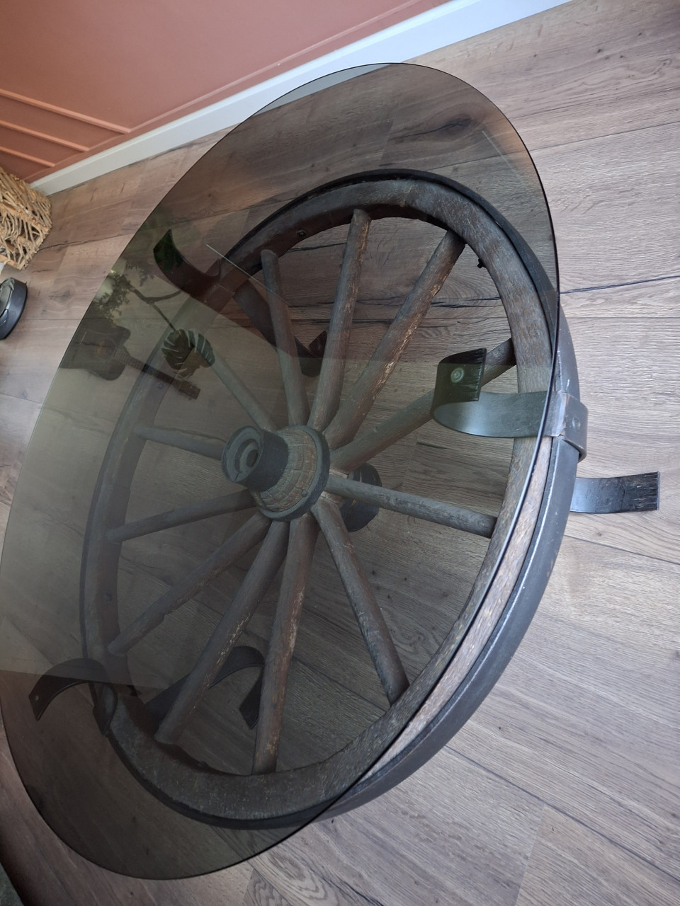 Salontafel met houten wiel