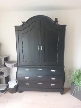 Oude buikkast te koop