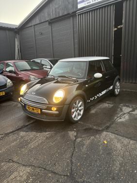 Mini cooper met een jaar apk!