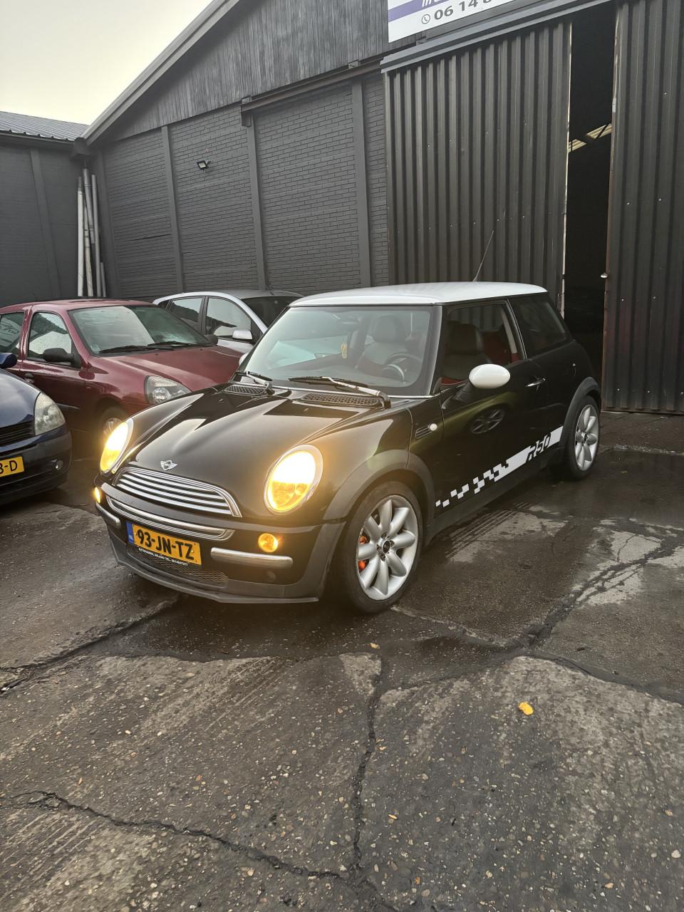 Mini cooper met een jaar apk!