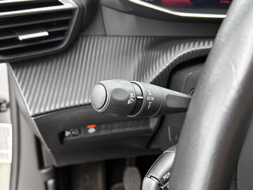 Peugeot 2008 100 pk allure pack | rijklaar | camera | navigatie | 3d icockp