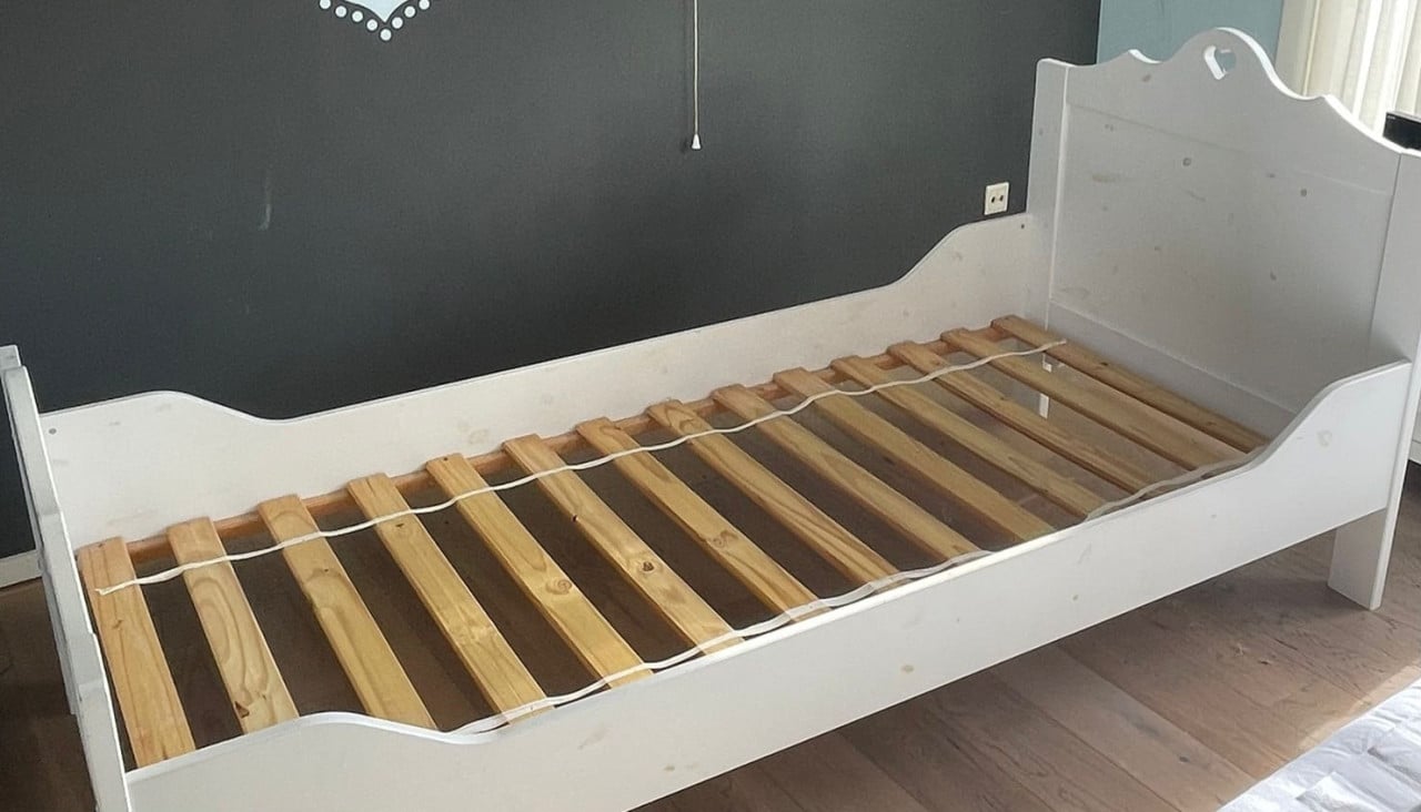 Bed eenpersoons wit massief hout