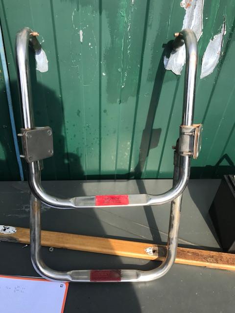 Pomp, stabilisatorplaten, lichtmastje een zwemtrap