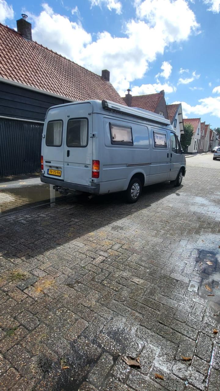 Compacte ford transit camper bus