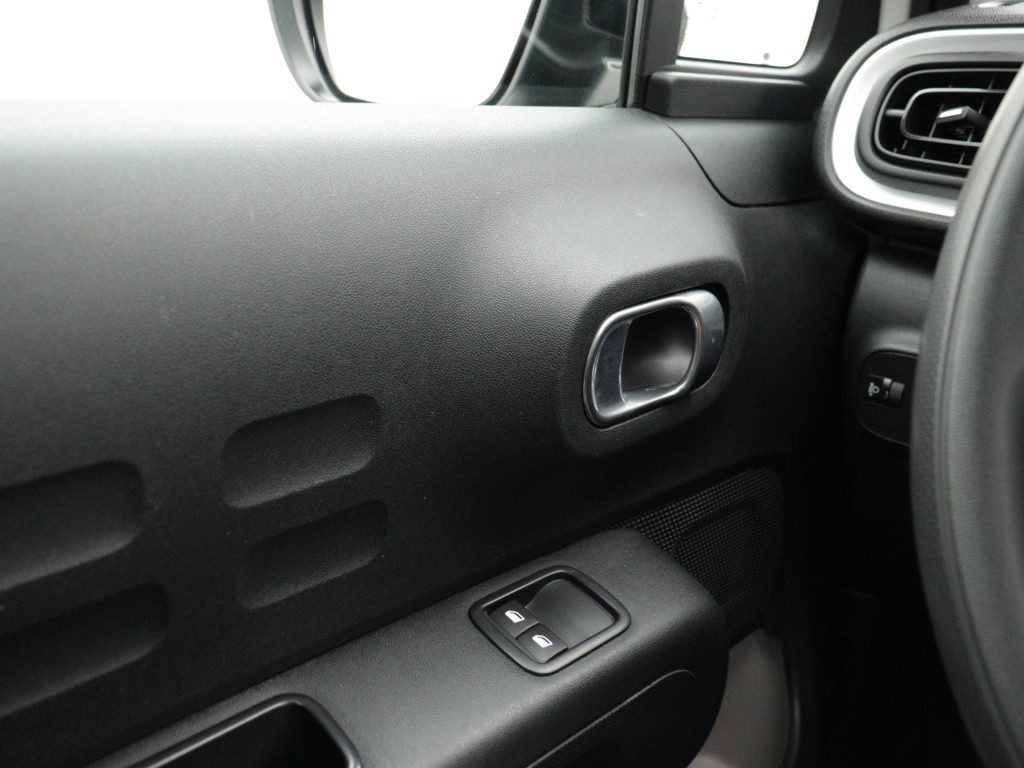 Citroen C3 82 pk feel | rijklaar | parkeersensoren achter | navigatie | app