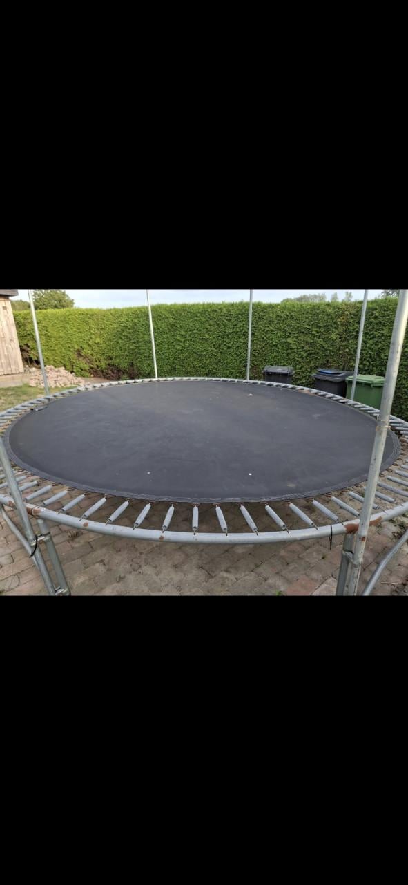 Te koop Trampoline merk Berg