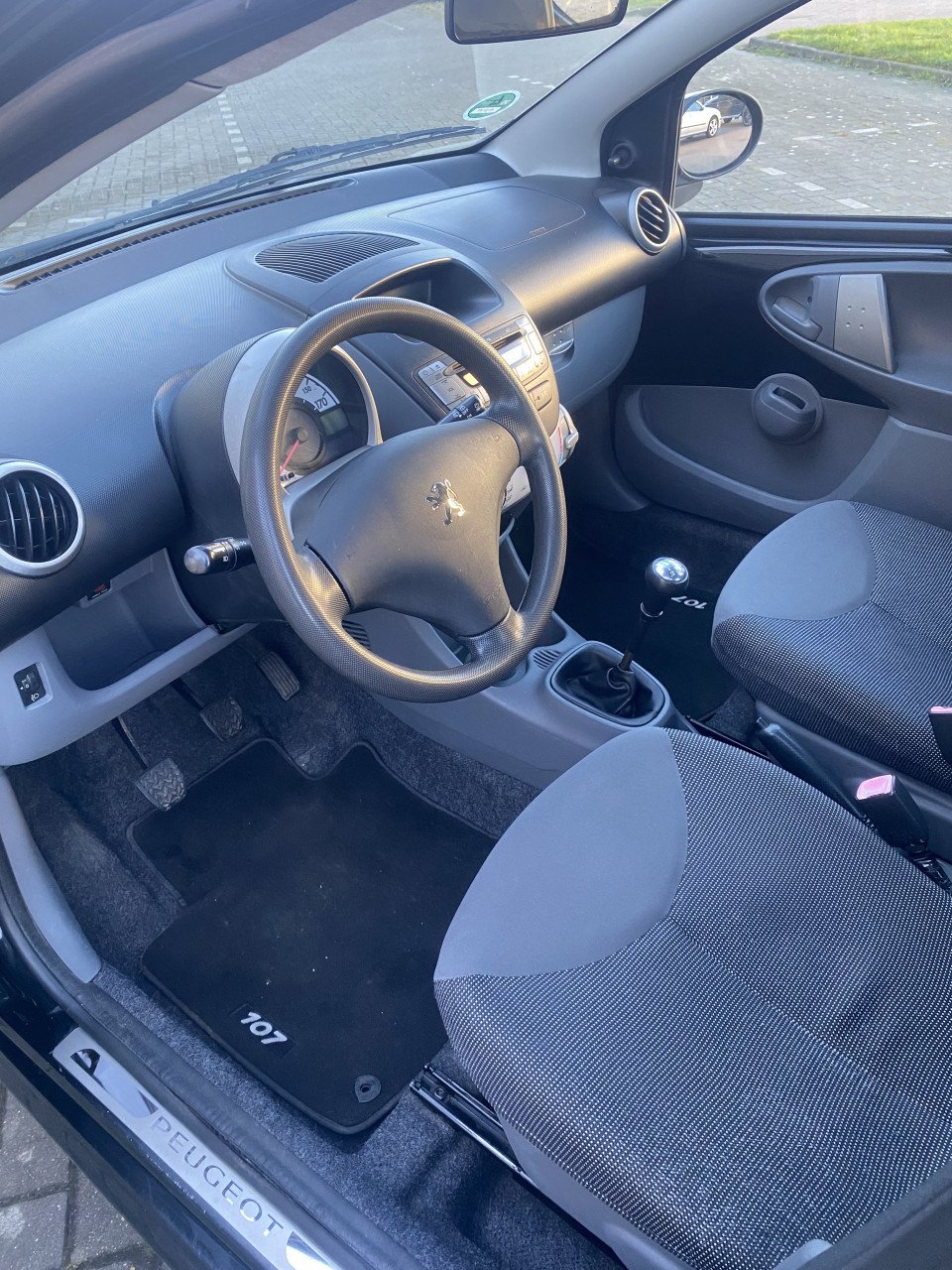 Peugeot 107 1.0 12V 5DR 2006 Zwart | NAP | NIEUWE APK!