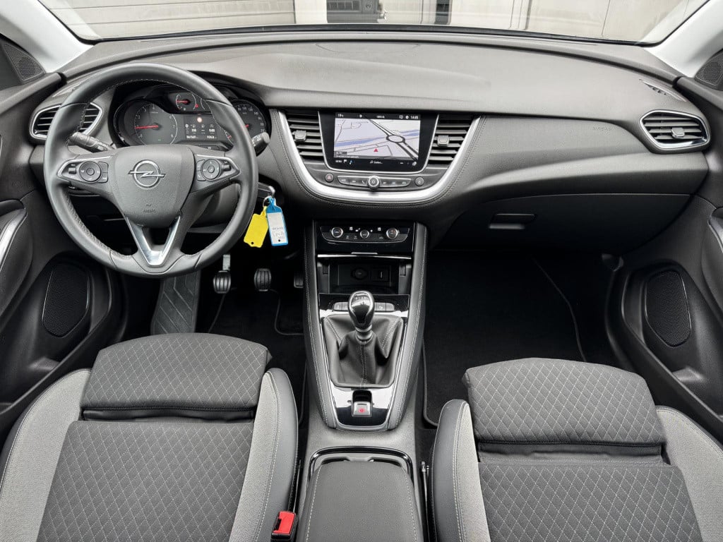 Opel Grandland X 1.2 turbo business + | trekhaak | navigatie | camera | app
