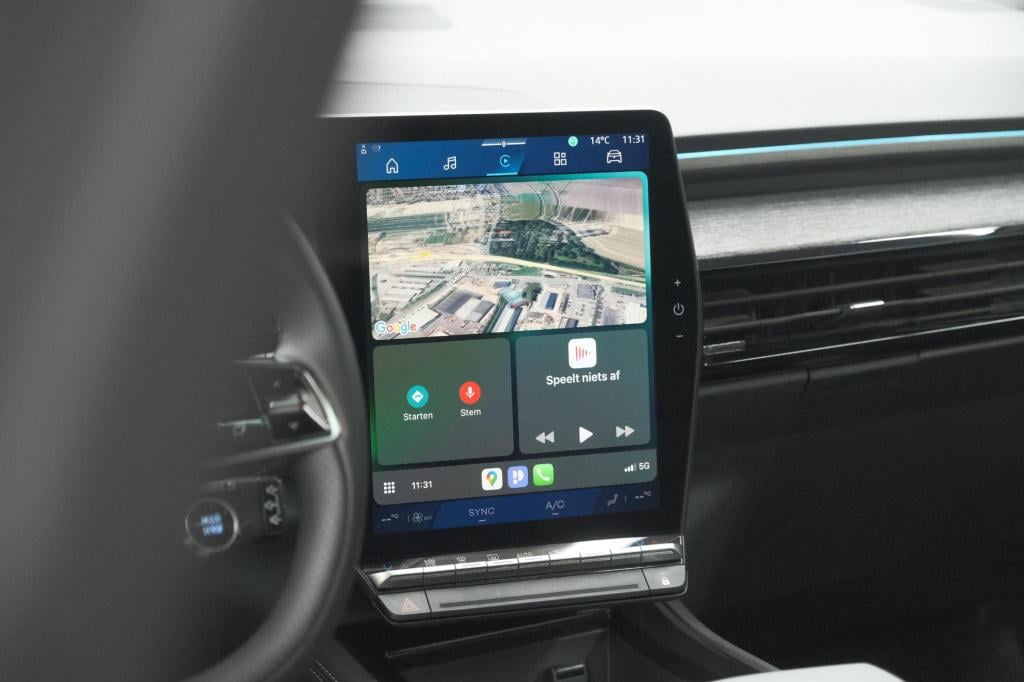 Renault Austral 1.2 e-tech full hybrid 200 techno | 360 camera | panoramada