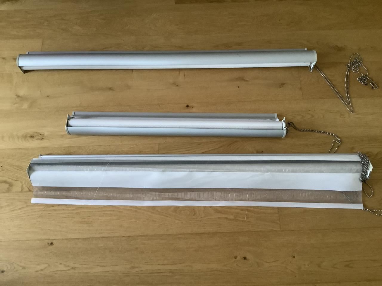 Raamdecoratie, 3 rolgordijnen. 2x 127,5cm en 1x 87cm