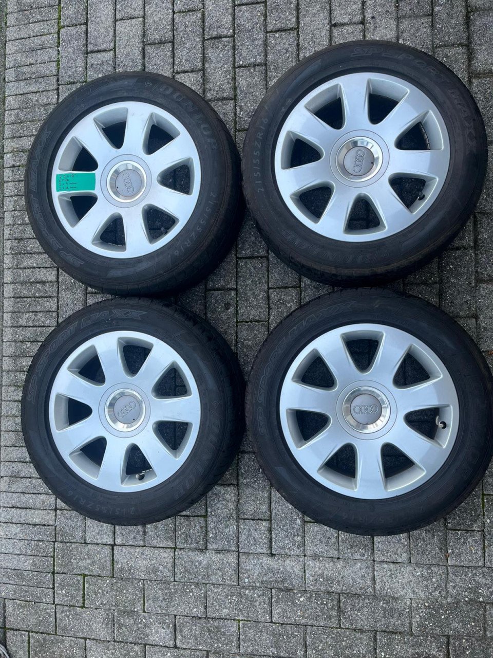 Diverse banden met velgen te koop