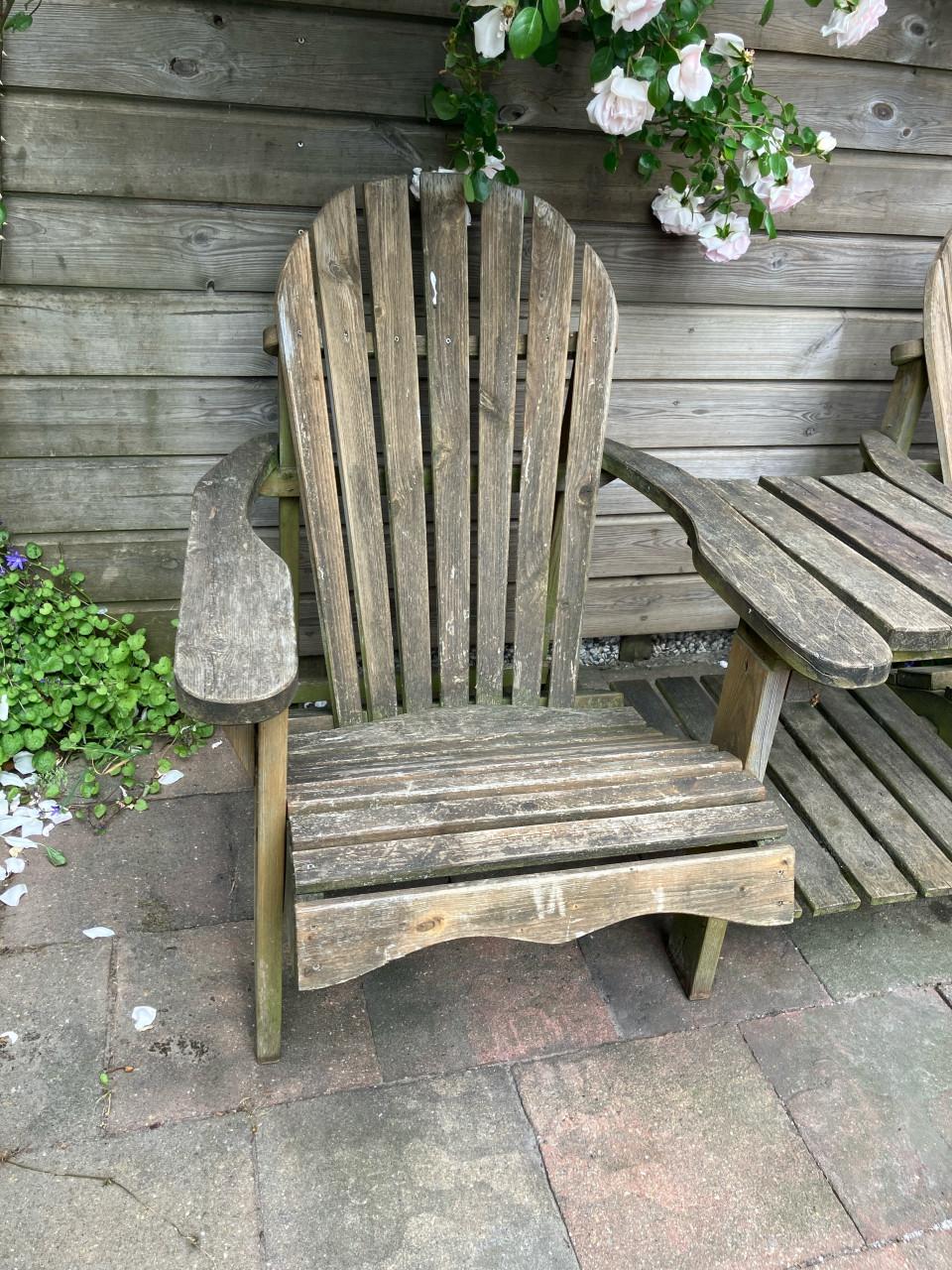 Adirondack tuinset met 2 stoelen en tafel - gebruikte staat